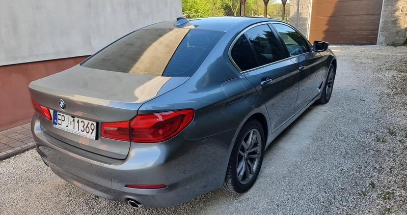 BMW Seria 5 cena 137000 przebieg: 126624, rok produkcji 2017 z Radomsko małe 301